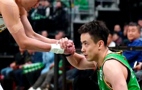 爱游戏体育在线 -大包陈艾森调整泳裤