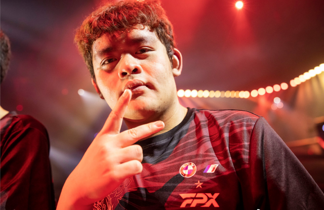 Faker重返赛场,出色防守首场状态出色,FPX观众沸腾!(faker进过几次s赛) Faker重返赛场,出色防守首场状态出色,FPX观众沸腾!(faker进过几次s赛)