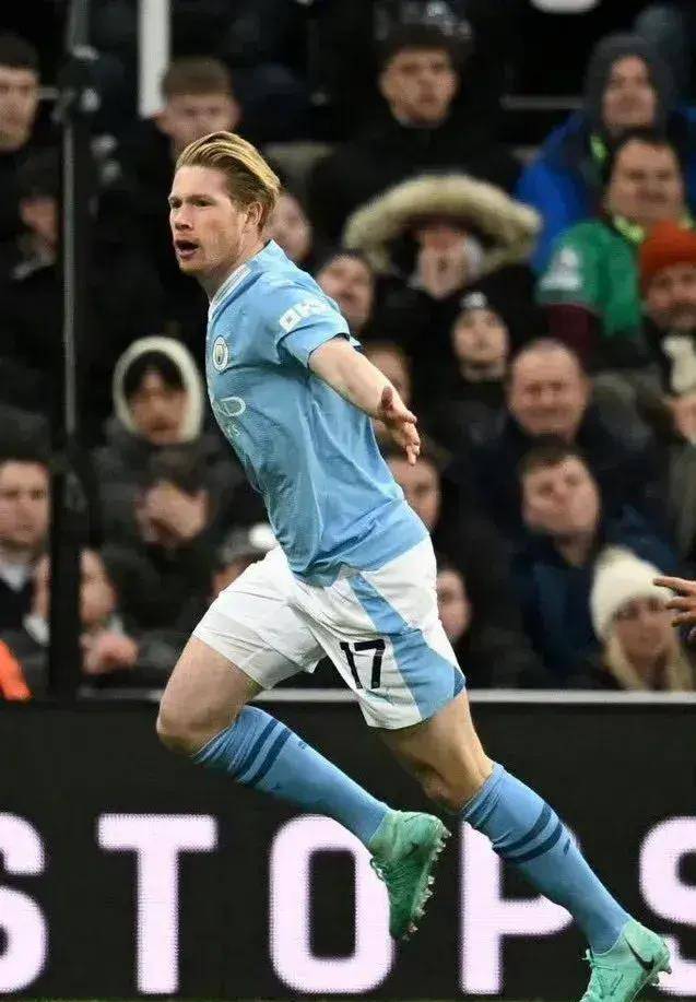 德布劳内在老鹰比赛中险胜，重要助攻引发热议！的简单介绍