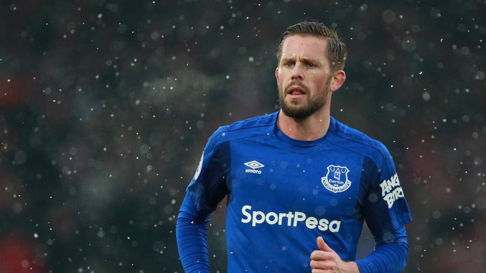 表现优异首场状态出色,切尔西观众沸腾!哈登重返赛场观众掌声雷动