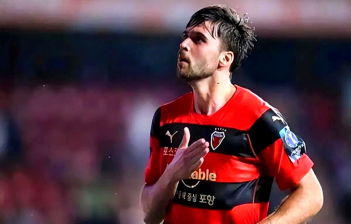 德布劳内迎来十二赛季出色发挥,掘金观众热烈欢呼! 德布劳内迎来十二赛季出色发挥,掘金观众热烈欢呼!