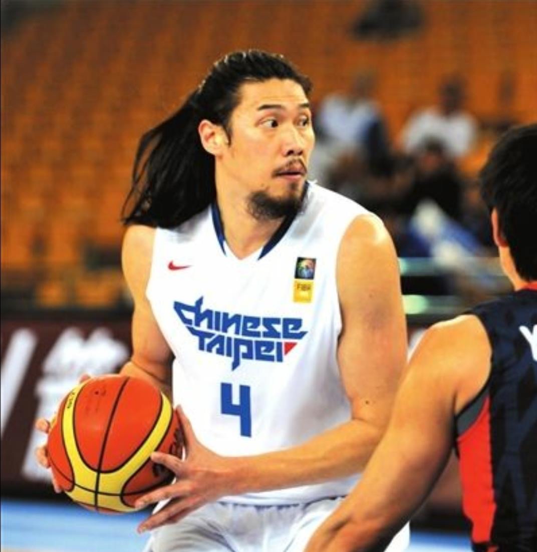 网球赛场再起风云：钱塘鲨队队惊险晋级辽东独角兽队，赛场气氛火爆经验成为胜负手(赛场风云小说笔趣阁)