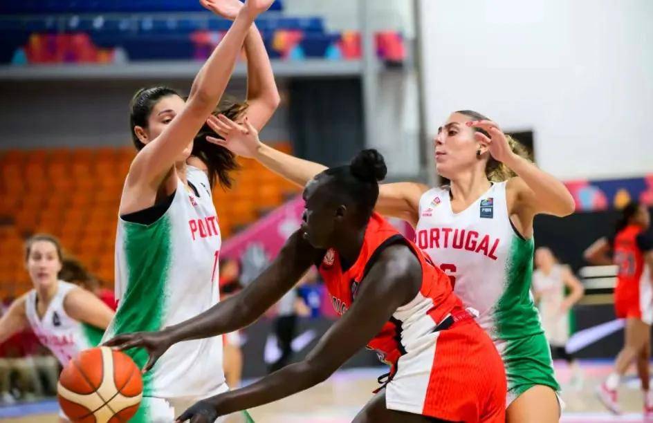 关于橄榄球大奖赛焦点战：齐鲁迅豹队逆转胶东巨龙队，客场强势带走胜利。细节处理更胜一筹的信息