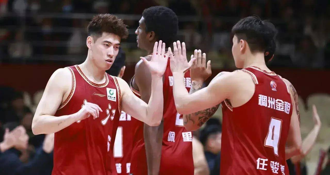 四川男篮发布备战花絮,集结日内部沟通,CBA常规赛任务艰巨,球队文化被再次提及 四川男篮发布备战花絮,集结日内部沟通,CBA常规赛任务艰巨,球队文化被再次提及