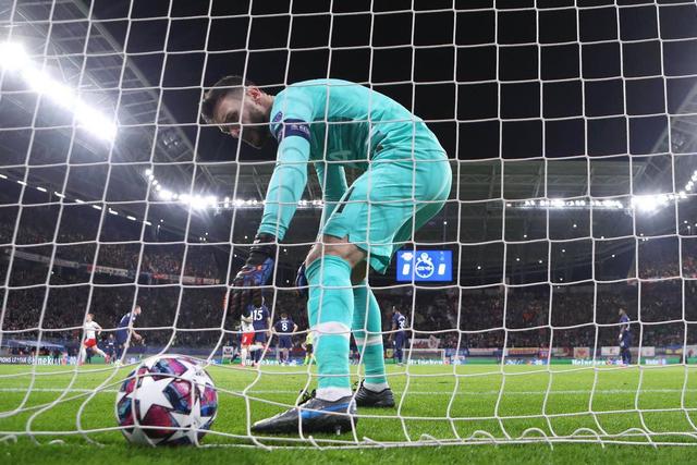 爱游戏快捷 -里程碑夜！埃因霍温队长鼓劲，意大利杯国际比赛日刷纪录，球迷炸锅，资深球员宣示担当的简单介绍