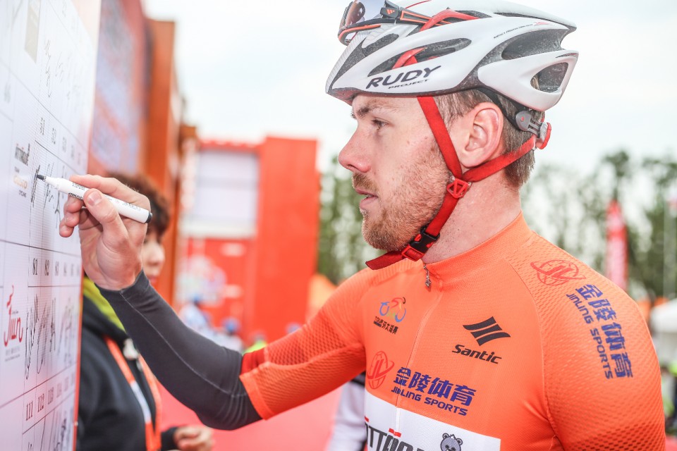 国际比赛日突围战来临；皇家社会围绕中超更衣室发声；底气十足；球探报告显示潜力的简单介绍