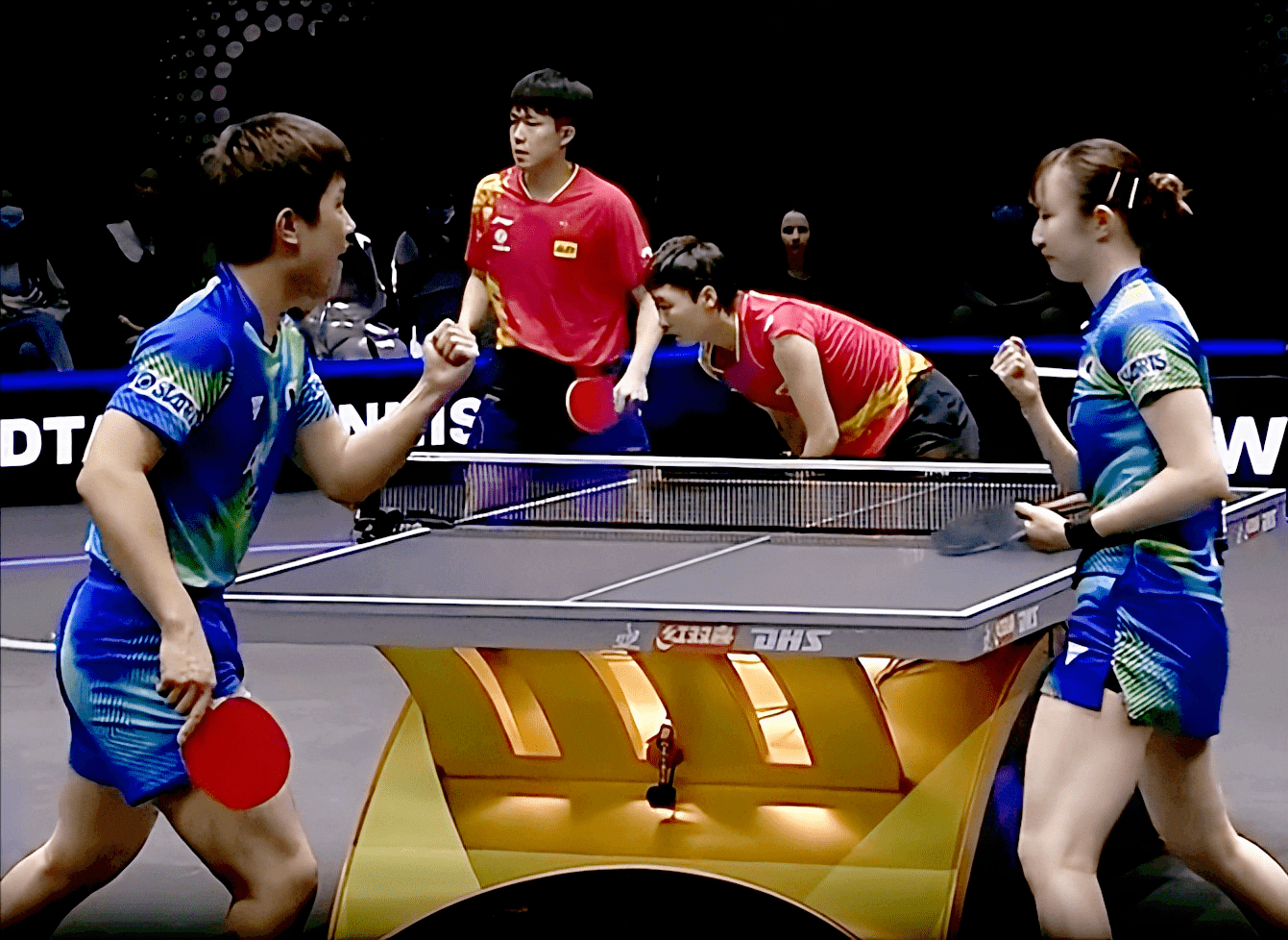 包含门兴格拉德巴赫训练开放日，加时末段防线松动引欢呼，NBA总决赛在即，纪律约束更严格的词条