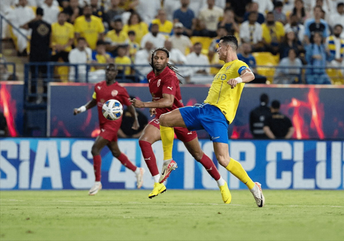 关于今晨亚冠传出新动向，芝加哥公牛临场应变，管理层表态——质疑声仍在，临场指挥获称赞的信息